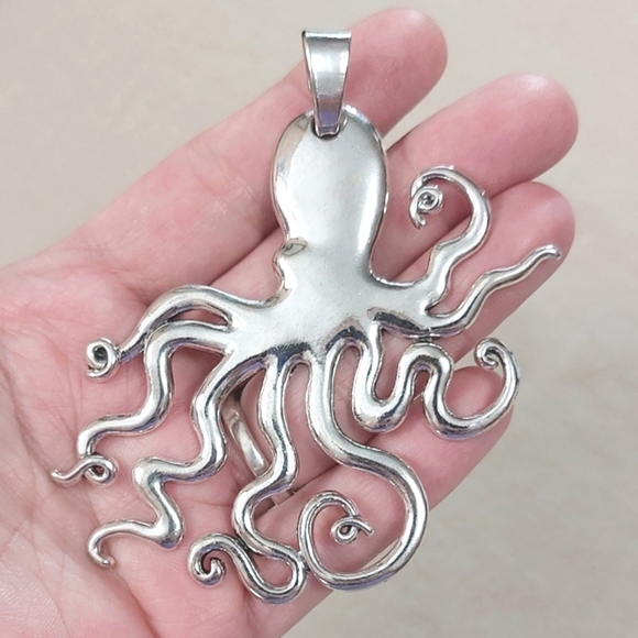 Marine Life Aquarium OCTOPUS large Pendant Or Boot Hat Bag Charm - Picture 1 of 5